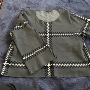 Womens Gray with black and white design XL Sweater